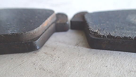 ブレーキパッド左右比較